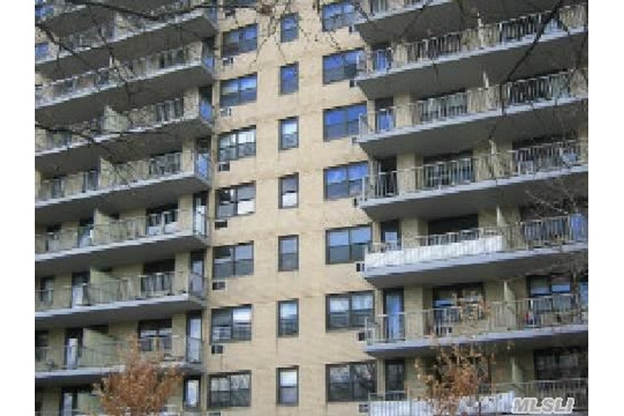 View of apartment building / complex