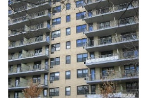 Legal 2 bedrooms, 1 bathroom apartment.