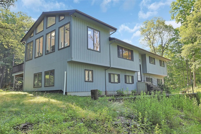 View of side of home