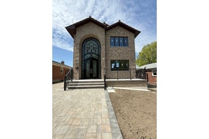 Located in Bayside, a famous community in Queens, New York, this newly completed independent house in 2025, enjoys a quiet street and beautiful environment.