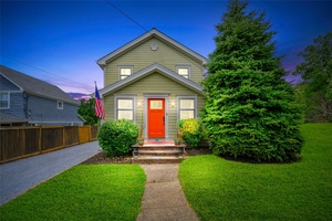 Welcome to 27 Neulist Avenue an exceptional Colonial home on a quiet dead end street in Port Washington.
