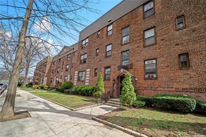 Beautiful garden style 1 Bed condo at Garden Bay Manor in East Elmhurst.