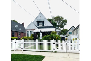 Welcome to this spacious and beautifully home, offering the perfect balance of comfort and convenience.