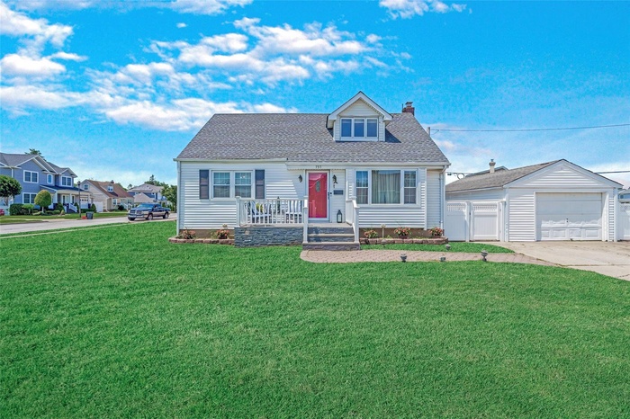 Front view of CAPE COD home