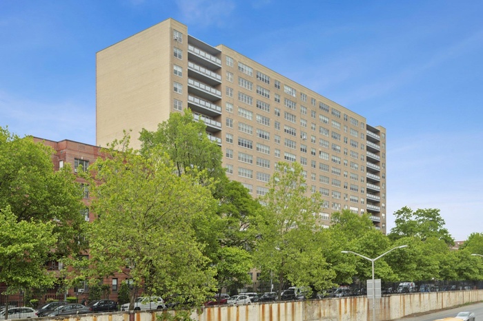 View of apartment building / complex