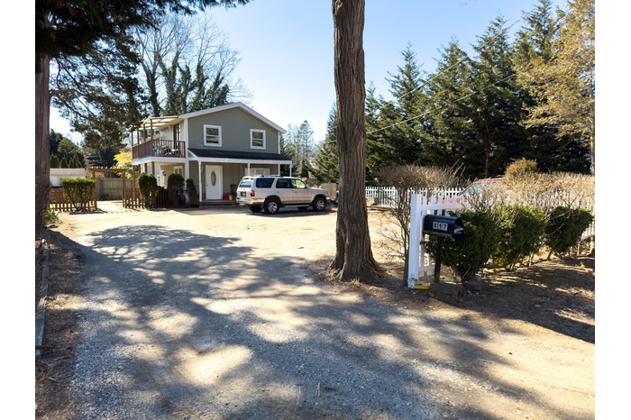 View of street with driveway