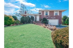 Split Level Home on oversized park like property, featuring Syosset Schools, 4 bedrooms, 2.