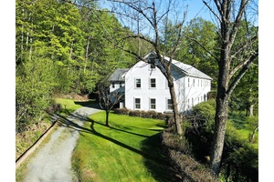 FOR THE OPEN HOUSE THIS SATURDAY, AUG 23RD FROM 12PM TO 1 30PM, PLEASE PULL INTO THE FIRST DRIVEWAY.
