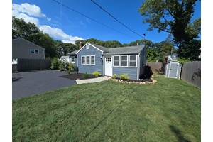 Cozy Sound Beach Home with Dedicated Home Office amp ; Beach Access Sound Beach, NY This cozy two bedroom home with a dedicated office space offers the best of Sound ...