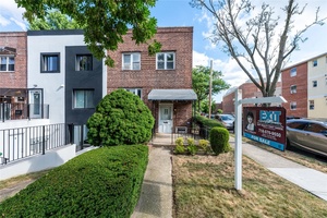 Incredible Opportunity R6 Zoning !