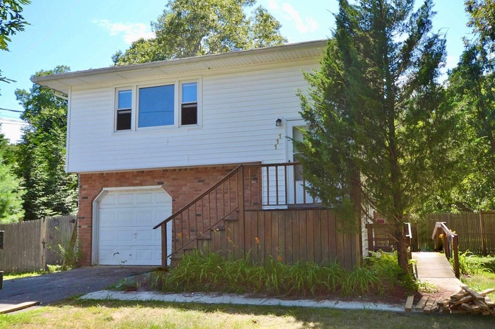 Another view of front of house