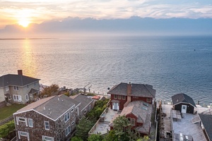 Bayfront Beauty with Breathtaking Views.