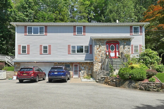 Welcome to 49 Nanny Hagen Rd Thornwood NY!