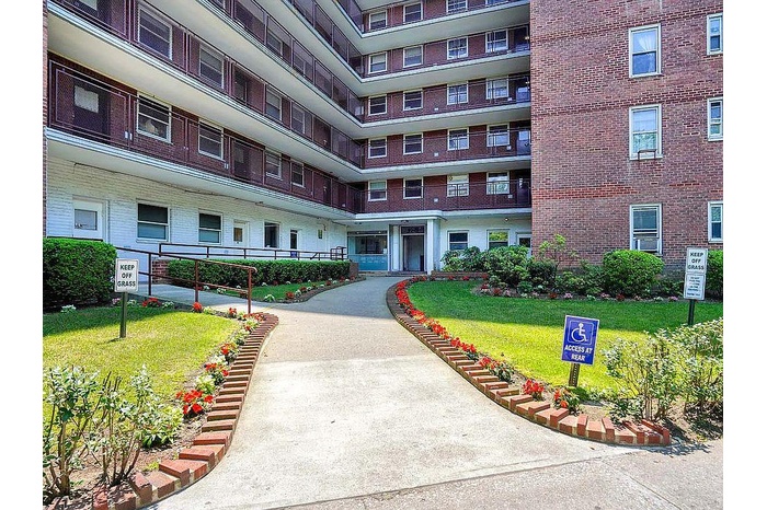 View of apartment building / complex