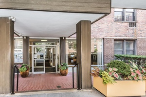 Largest 2 Bedroom in the Andrew Jackson !