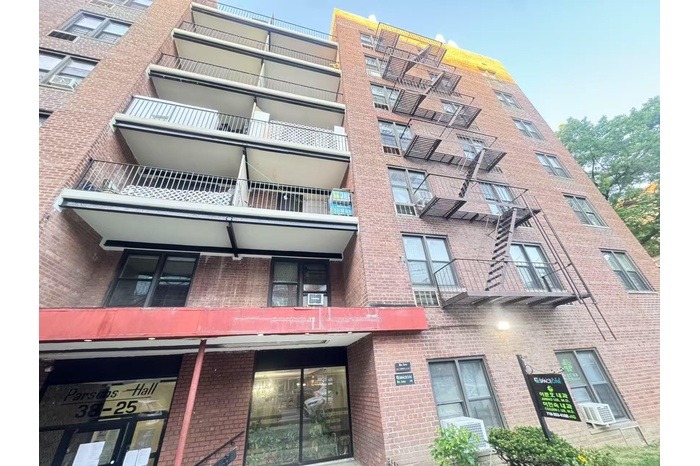 View of apartment building / complex with cooling unit
