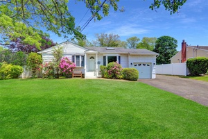 This Ranch Style Home Features 2 Bedrooms, Full Bath, Formal Dining Room, Eat In Kitchen, Den amp ; 1 Car Garage.