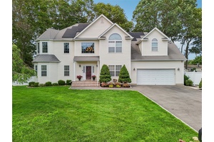 Just unpack ! Welcome to 51 Justin Circle, a stunning and spacious 5 bedroom, 3.