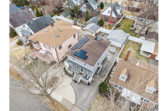 Birds eye view of property featuring a residential view