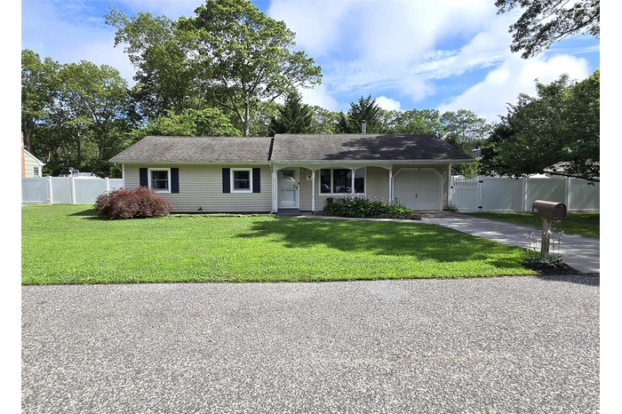 Ranch-style house with driveway and an attached garage