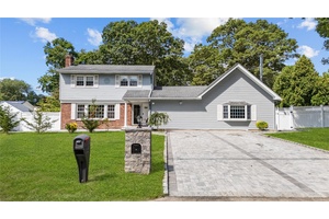 Welcome to this well maintained Colonial in Hauppauge Spacious Hauppauge Home with Legal Apartment Perfect for Extended Family or Extra Income !