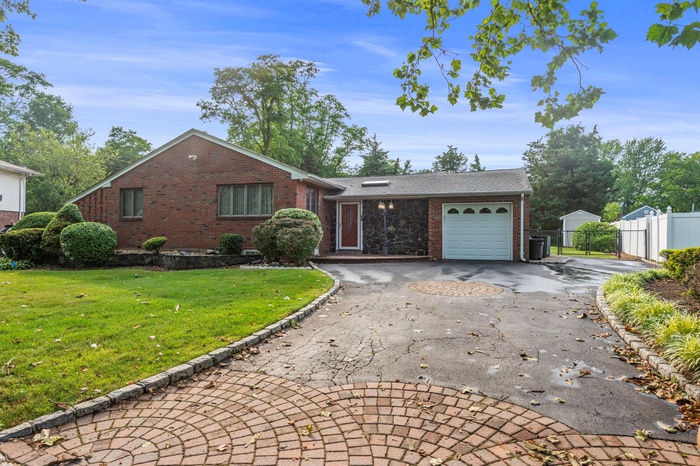 Welcome Home to 60 Wheatfield Lane, Commack