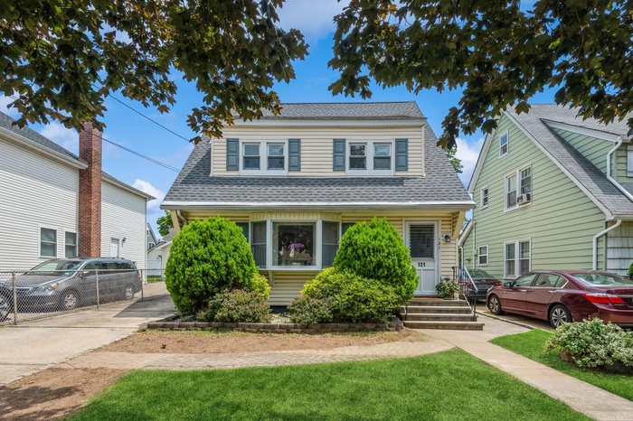 121 Campbell Ave