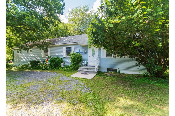 View of front of property featuring a front lawn