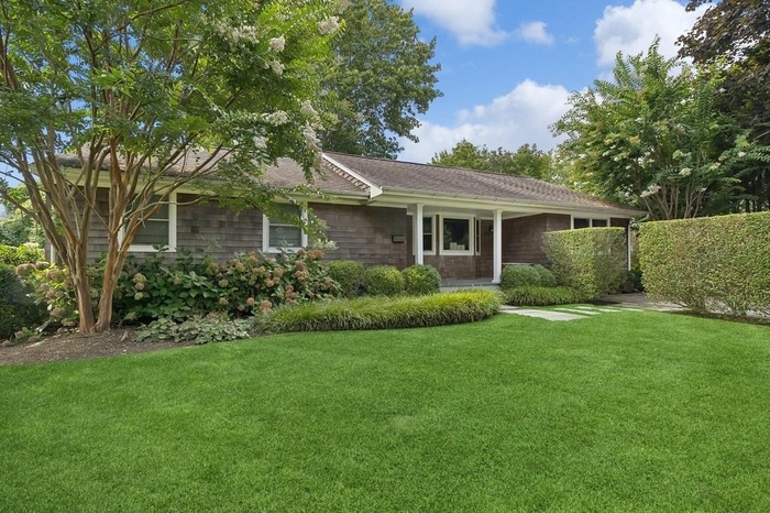 Ranch-style home featuring a porch