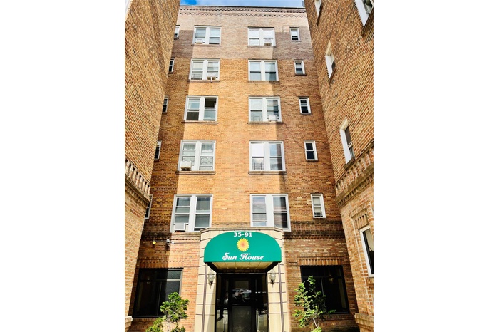 View of apartment building / complex