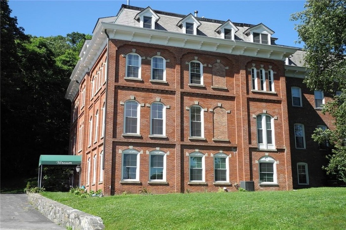 Welcome to the most historic residential building on Water Street! 1A is on the second floor at the front (left) corner and has the largest windows an