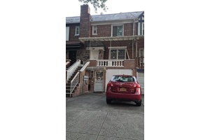 This property is in excellent condition, location near restaurants and transportation.