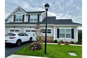 Beautiful brand new 2 story townhouse in Coram in a brand new community, primary bedroom first floor 2 additional bedrooms upper level also a two story entry level lower level ...