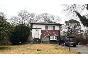 HI Ranch Style Home. This Home Features 4 Bedrooms, 2 Full Baths amp ; Formal Dining room.