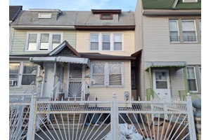 This Colonial Style Home Features 3 Bedrooms, 2 Full Baths, Formal Dining Room amp ; 1 Car Garage.