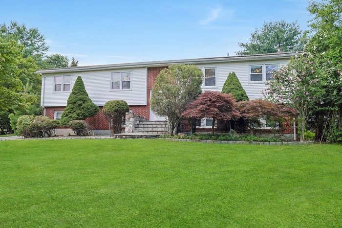 Welcome to 108 Eastview Dr.