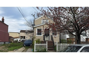 Colonial Style Home. This Home Features 2 Bedrooms, 1 Full Bath, Formal Dining Room, amp ; Eat In Kitchen.