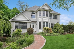 Stunning Waterview Home with Beach Access Welcome to your dream coastal retreat !