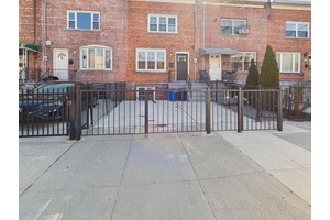Stunning Modernized Brick Home in the Williamsbridge Section of the Bronx Discover this beautifully maintained and fully renovated 3 bedroom, 2 full bathrooms brick attached home nestled in the Williamsbridge ...