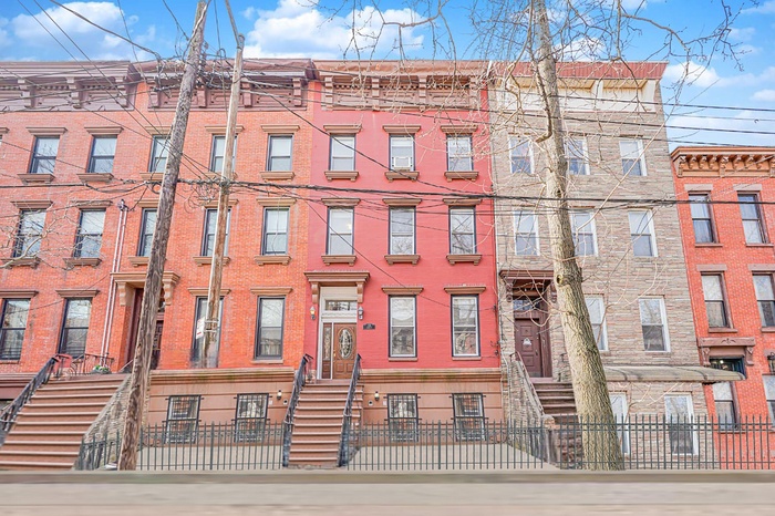 View of apartment building / complex with a fenced front yard and entry steps