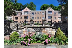 Located in a lovely prewar building in Pelham Manor, this charming and bright two bedroom, two and a half bath apartment boasts high ceilings, original herringbone hardwood floors and steel ...