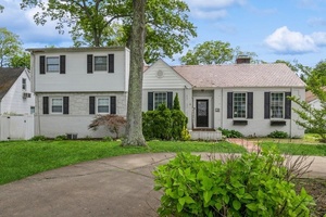 Welcome to this South Huntington expanded ranch home with 5 bedrooms and 2 full bathrooms.