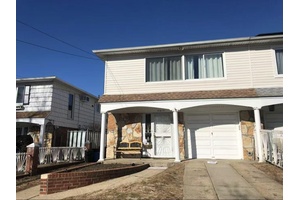 Welcome to this bright and spacious 5 bedroom, 3 bath home in the heart of Whitestone.