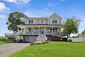 Elegant Coastal Living with Bay Views 4 Bedrooms 2.