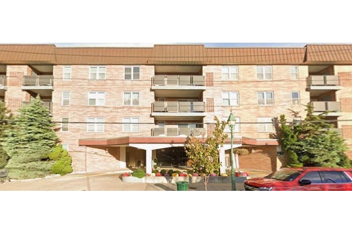 View of apartment building / complex
