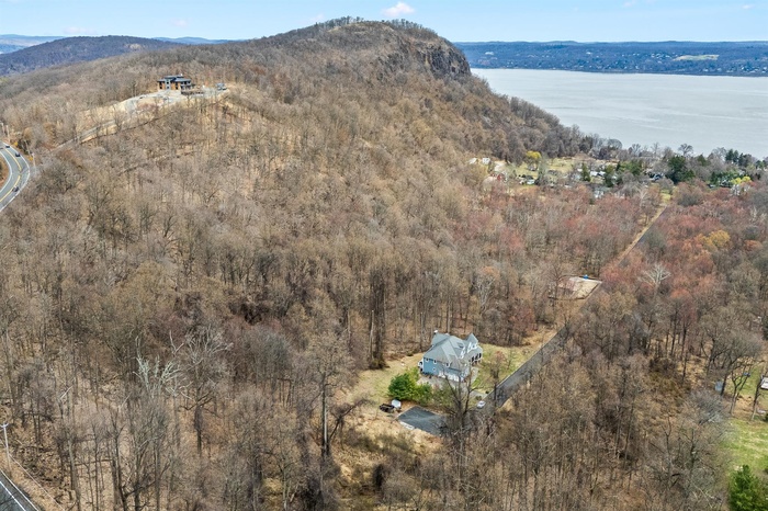 Views of Hook Mountain State Park and the Hudson River