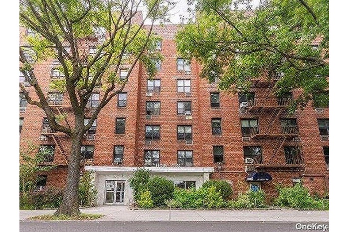 View of apartment building / complex