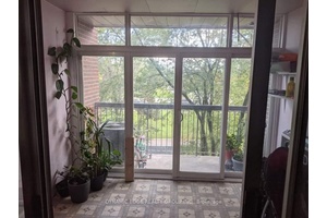 Experience Prime Living 4 Bedroom 2Washroom Condominium In Southwest Mississauga.
