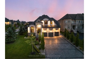 This estate bungaloft offers a blend of refined living and timeless sophistication in a serene atmosphere.