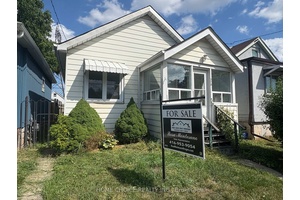 WELL MAINTAINED AND RENOVTED BUNGALOW IN A GREAT FAMILY FRIENDLY NEIGHBOURHOOD.